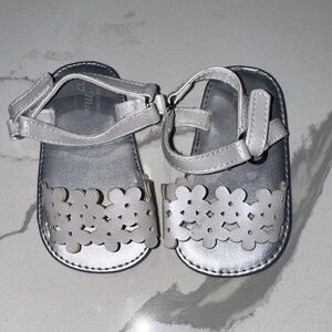 May Newborn Girls Baby Newborn Silver Sandals EUR 17 US 1-1.5 3-6M